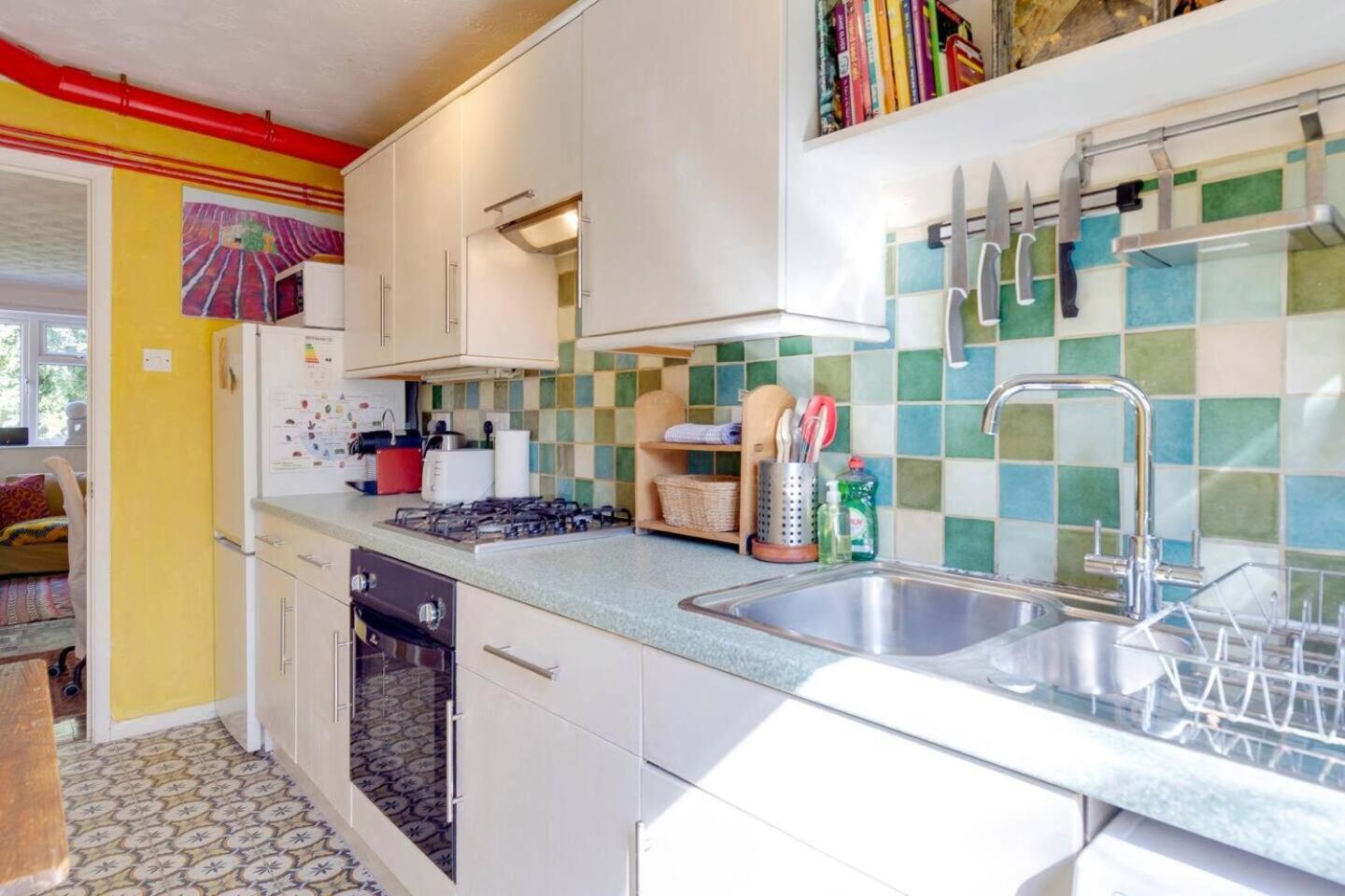 Apartemen Pass The Keys Charming Ground Floor Flat With Free Parking